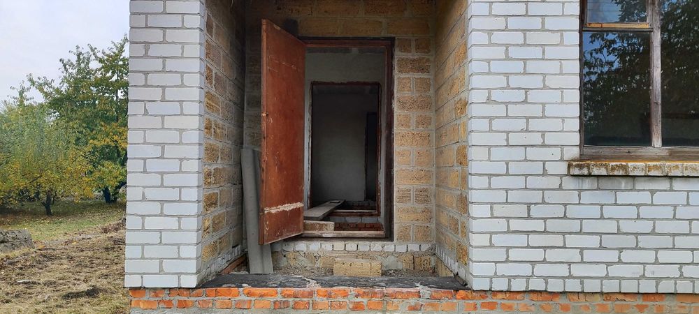 Продам Будинок із білої цегли в с. Погреби  . 20000 дол США