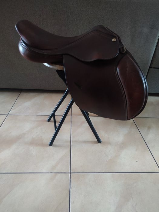 Siodło Ovation wszechstronne 16" brązowe