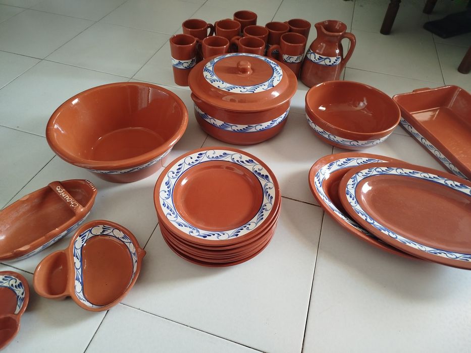 Serviço / Lote de Louça Regional de Barro Vidrado Pintado à Mão - Estilo Alentejano / Nisa