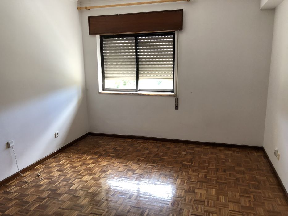 Aluga-se Apartamento T2, Sto. António dos Olivais, Coimbra