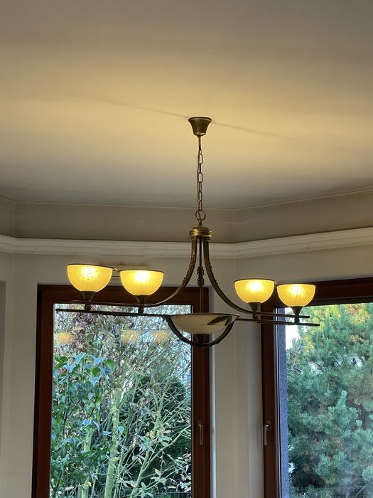 Żyrandol i lampa mosiężna - komplet w klasycznym stylu