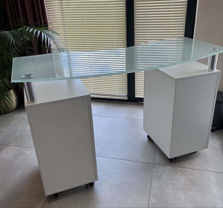 Biurko kosmetyczne do manicure