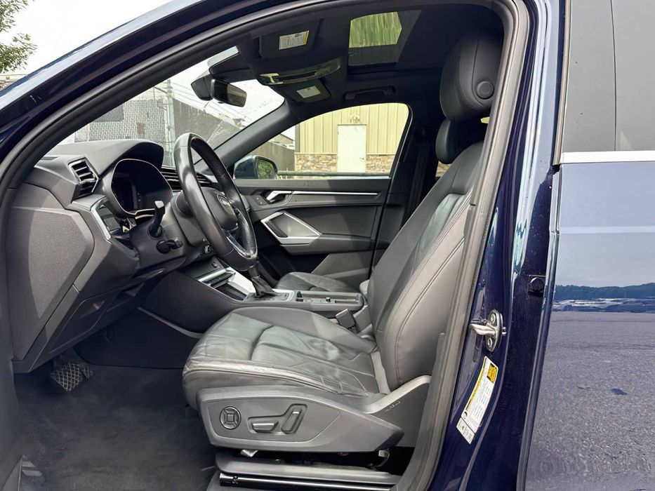 Audi Q3      2020