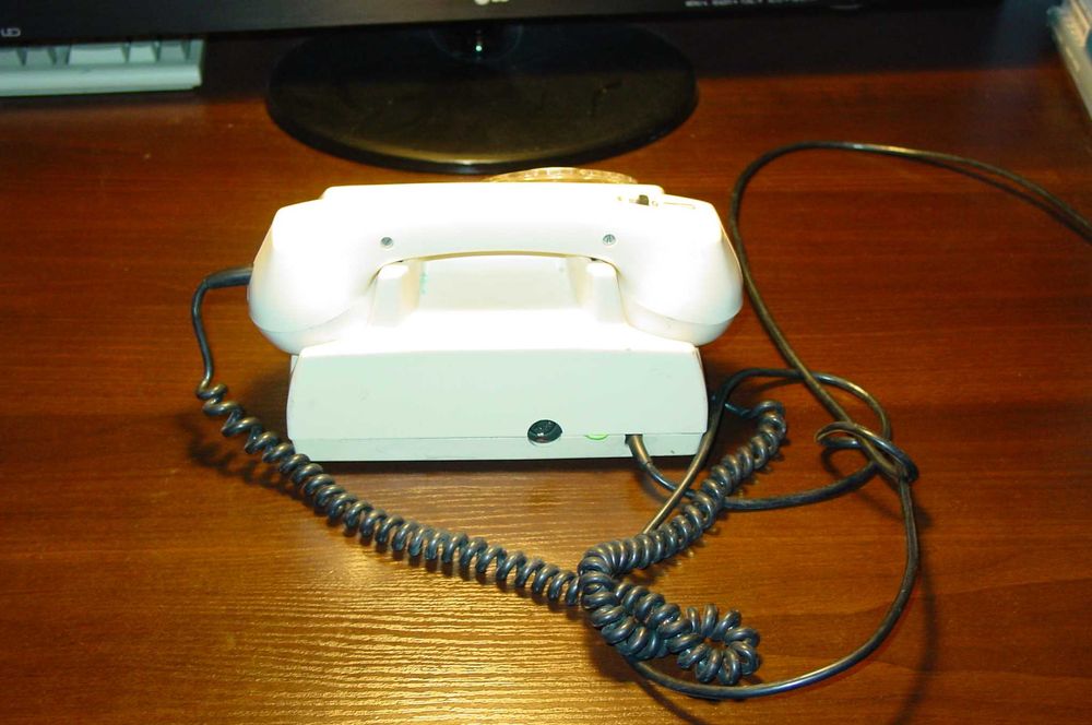 Telefon stacjonarny z PRL