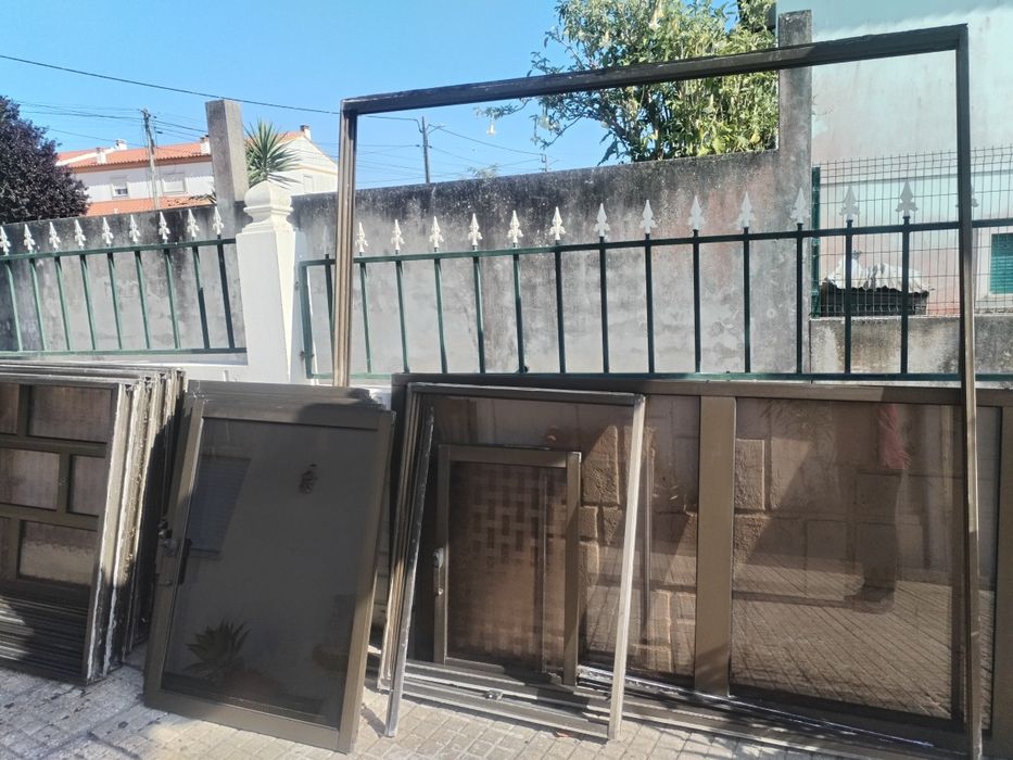 Janelas em alumínio Castanho