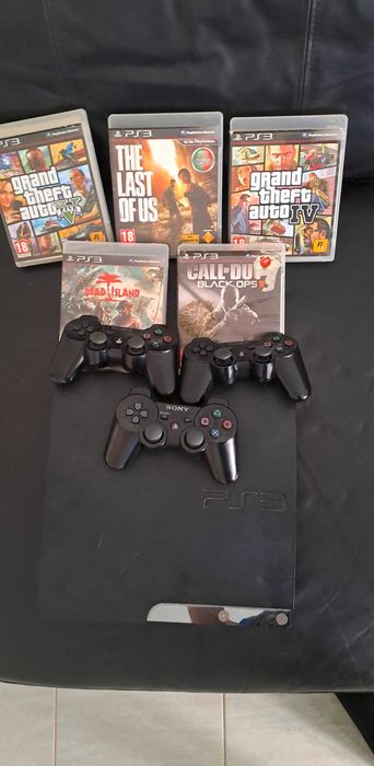 VENDO PS3 com 3 comandos 5 jogos