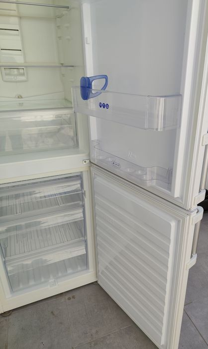 Frigorífico NO FROST de livre instalação branco.