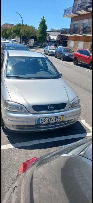 Astra Opel 2001 na cor cinzenta