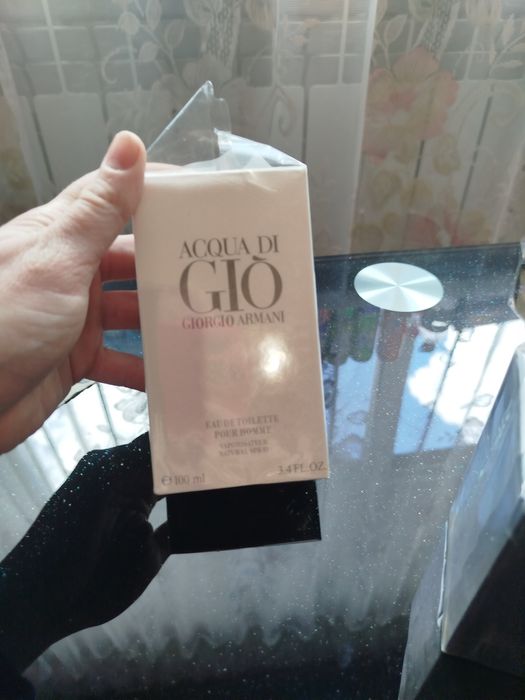 Жіночі та чоловічі парфуми