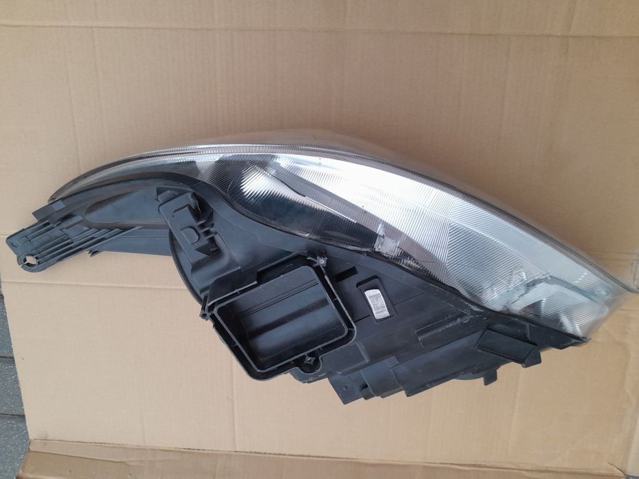 Lampa prawa prawy przód Focus mk3 III europa 14> F1EB13W029CB