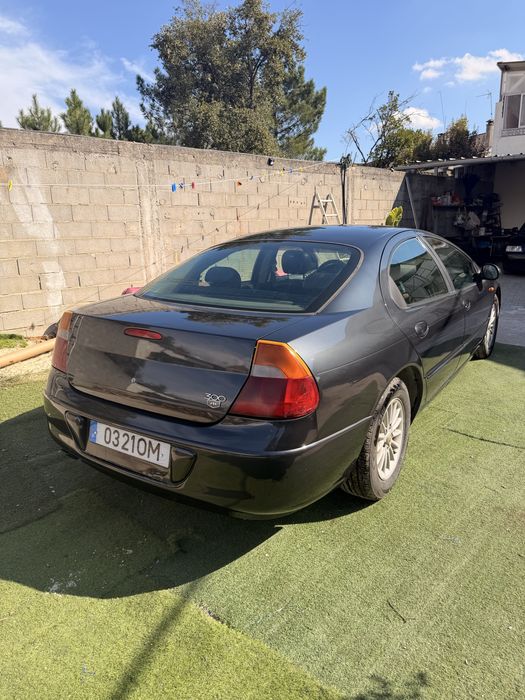Chrysler 300M 2.7 V6 Automático – 180.000 km