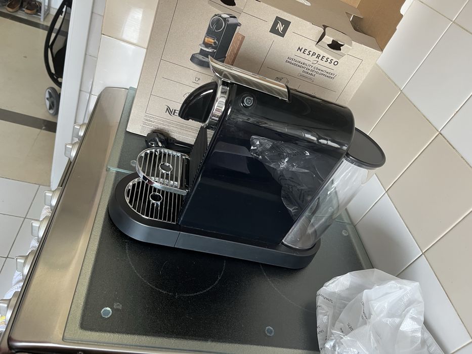 Maquina café Nespresso citiz com fatura e garantia