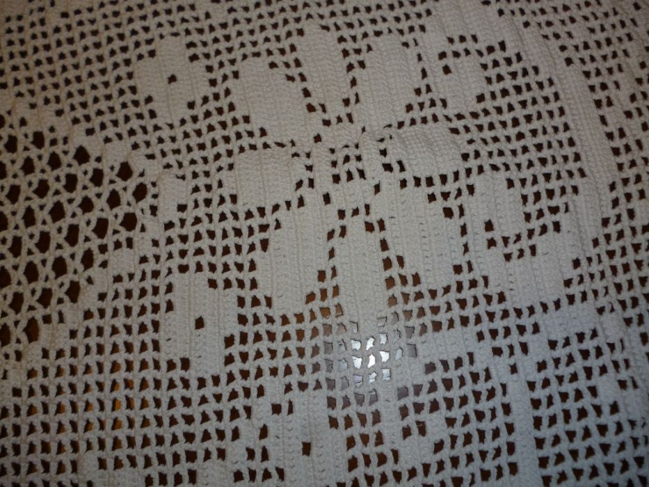 1 Naperon forma estrela + 1 naperon ovalizado em croché