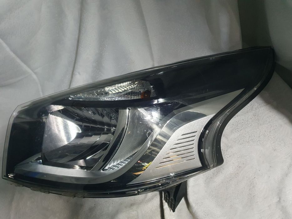 Lampa lewa Opel Vivaro B Renault Trafic III Europa