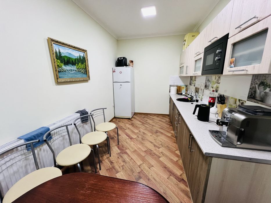 Продаж! Діючий офісний будинок 863м2 з ремонтом + земля 11.6 сот