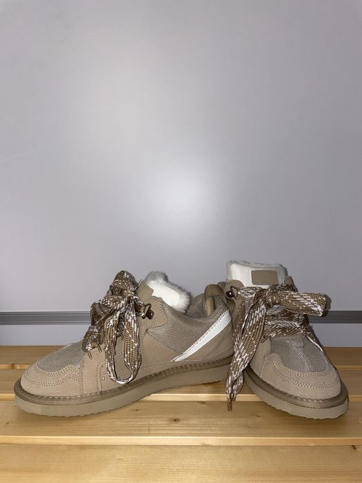 Теплі бежеві кросівки