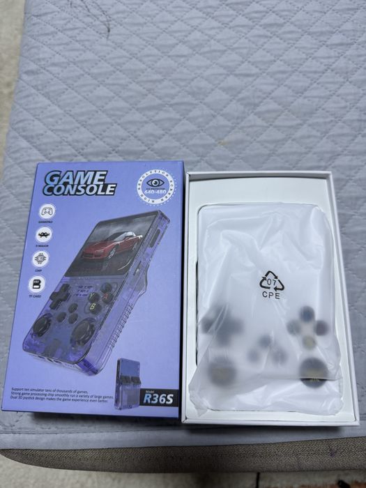 Consola portátil R36s