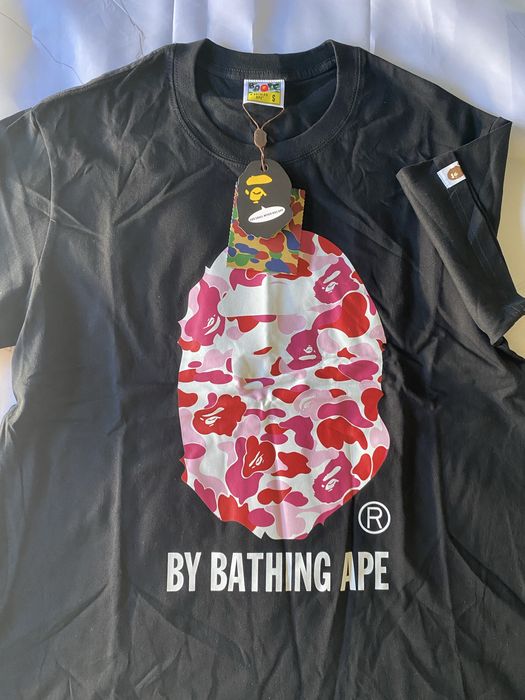 Tshirt preta e rosa da Bape