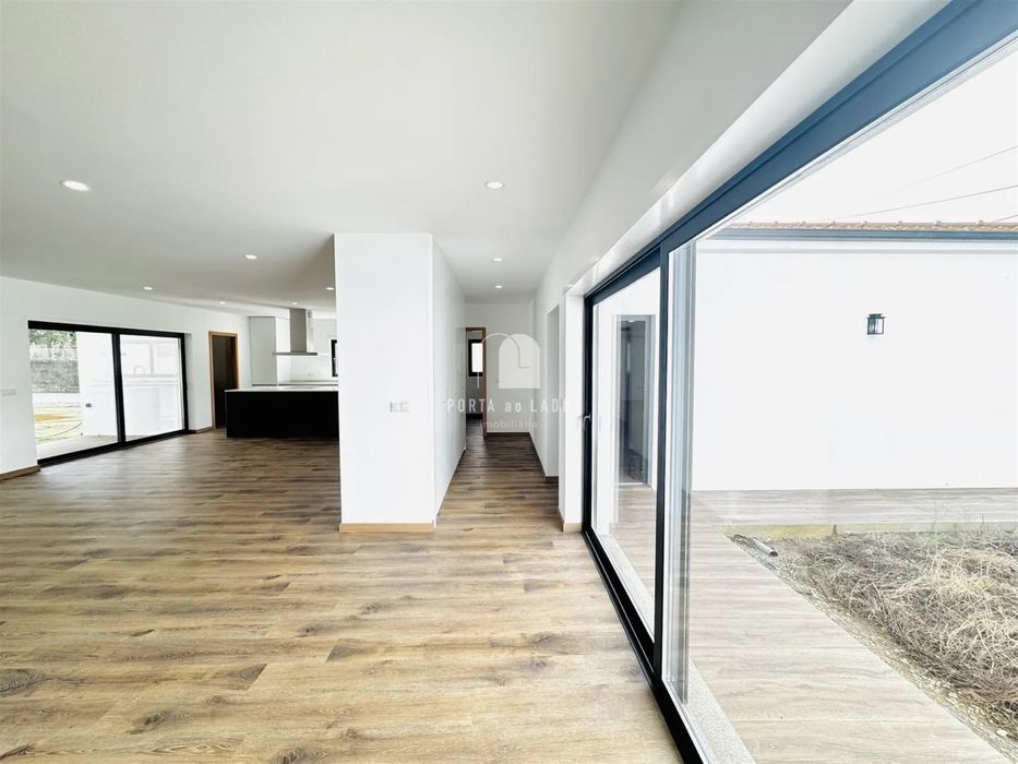 Moradia T4 térrea- Arada- Arrendamento