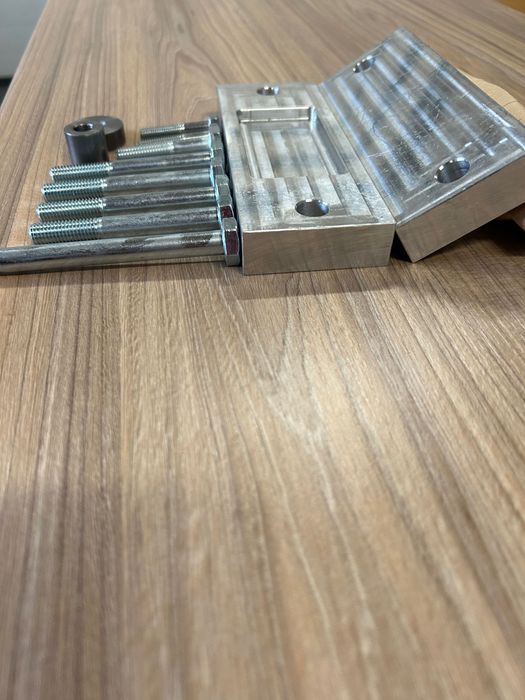 Zestaw podkładek podnoszących  silnik 2cm golf bora itp