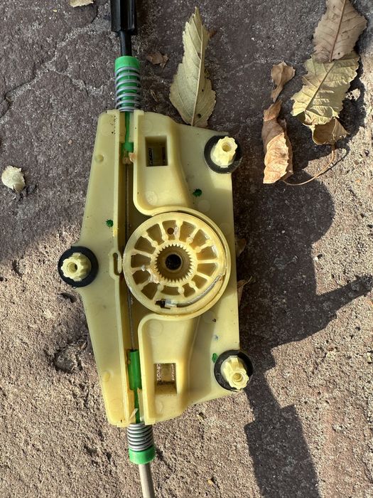 Скопідіймач стеклоподъемник audi q7 правий задний пасажирский