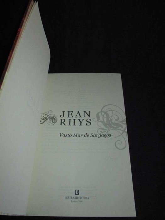Livro Vasto Mar de Sargaços Jean Rhys Bertrand