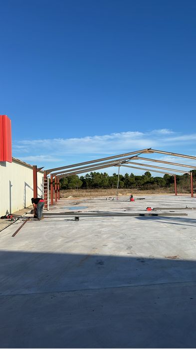 Armazens em viga I e chapa galvanizada ou sanduiche