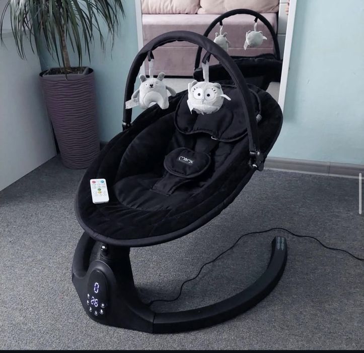 Заколисуючий центр (шезлонг) для дитини MoMi Kenani Onyx