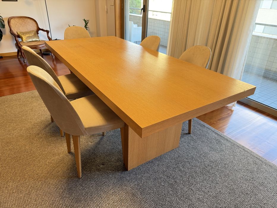 Mesa de Madeira Maciça + Cadeiras