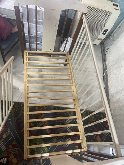 дитяче ліжечко з матрасом