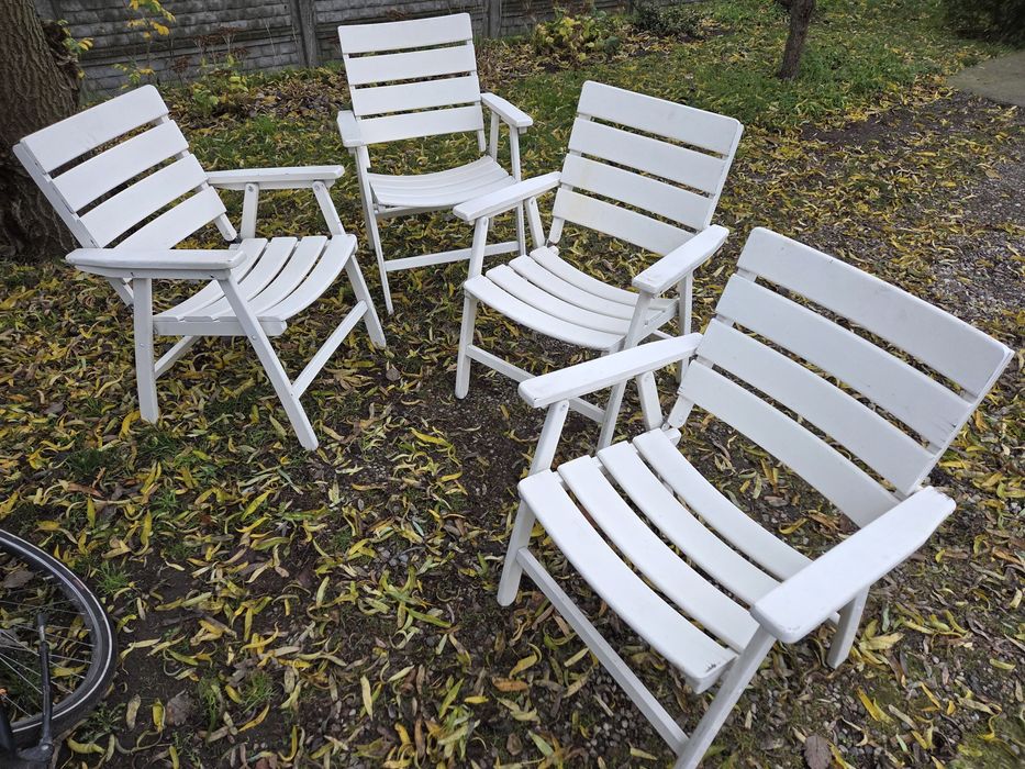 Drewniane krzesła ogrodowe
