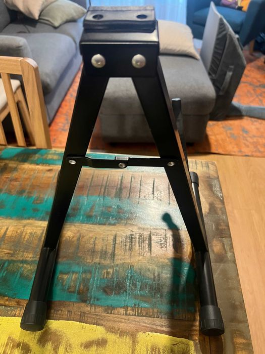 Suporte dobrável para guitarra RockJam – 10€
