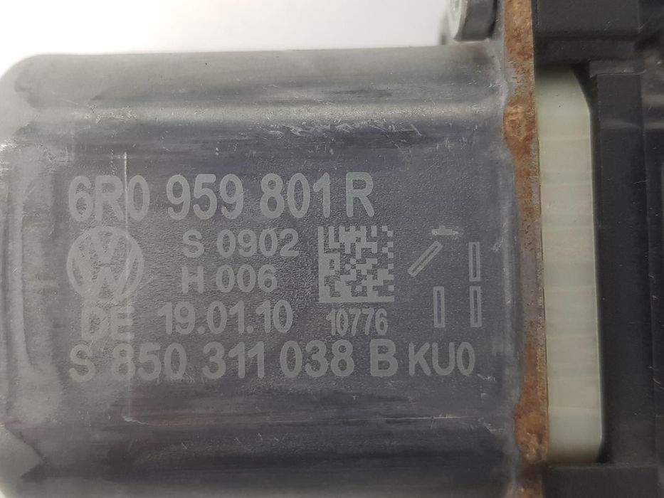 MOTOR ELEVADOR DE VIDRO FRONTAL ESQUERDO VOLKSWAGEN POLO 2010 -6R0959801R
