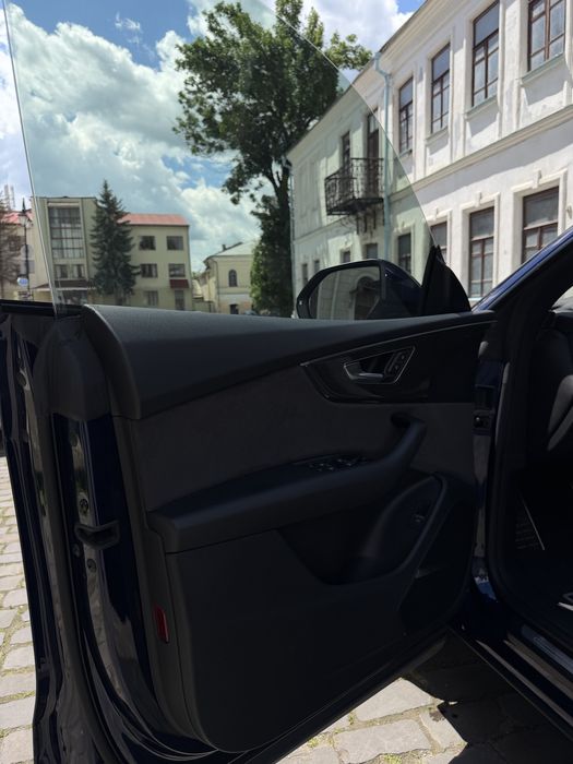 Audi Q 8 2018 рік