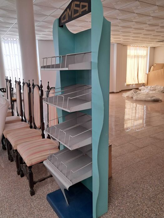 Expositor de meias com rodas omsa