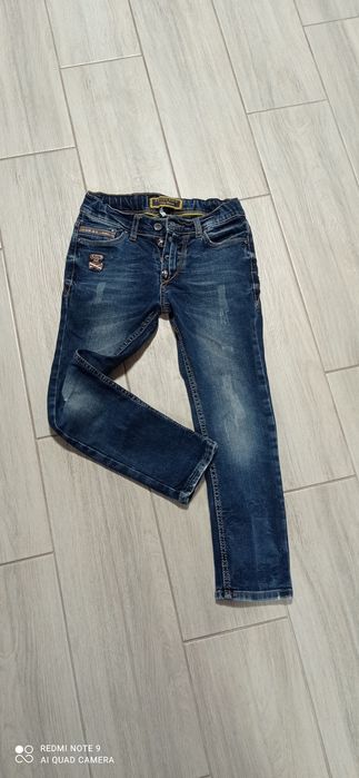 Продам джинсы на мальчика