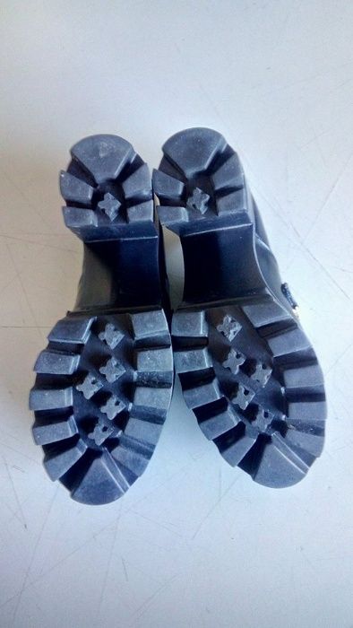 URGENTE Vendo Sapatos 35 /36 praticamente novos