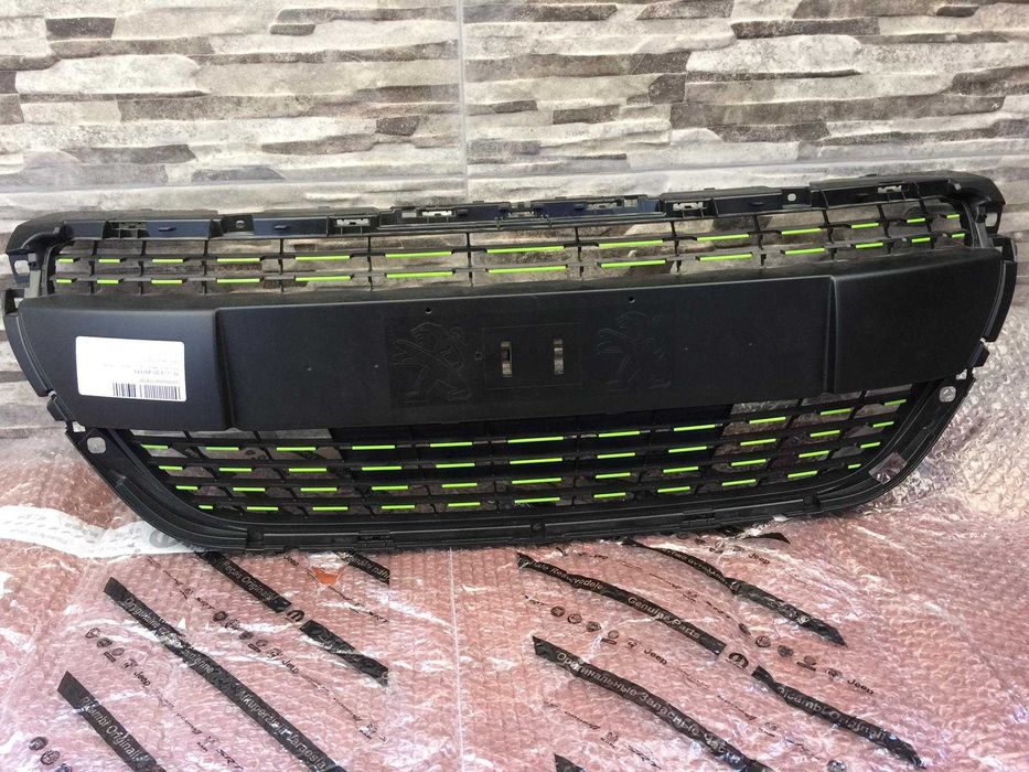 Peugeot 208  grelha nova