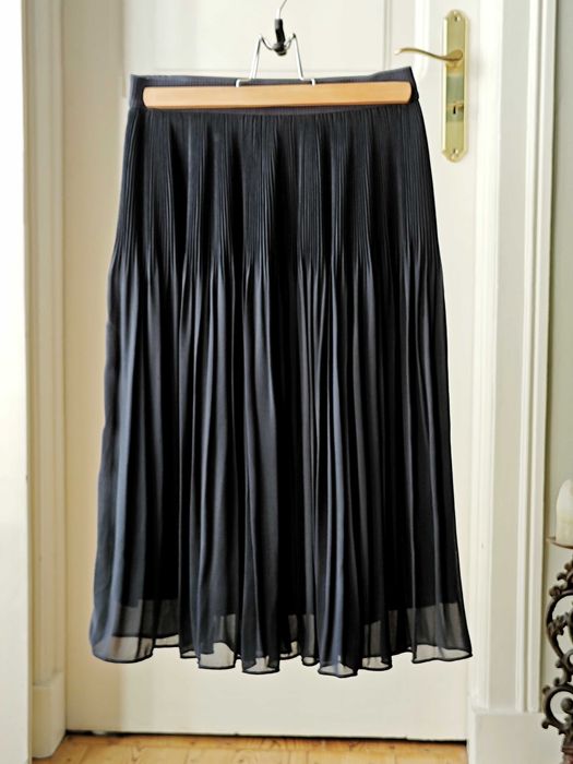 Saia forrada plissada com elástico na cintura
