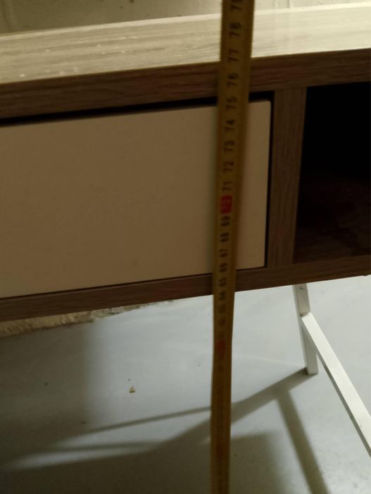 Biurko -toaletka drewwno z bielą