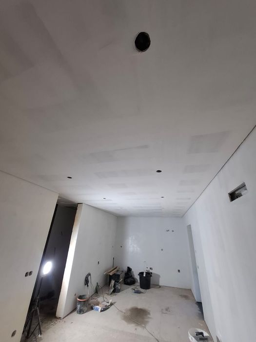 Remodelações interiores , exterior e telhados