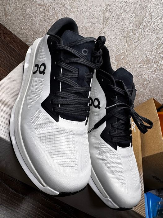 Кросівки On Cloudzone — нові, white/black, UK 9.5 / EU 44