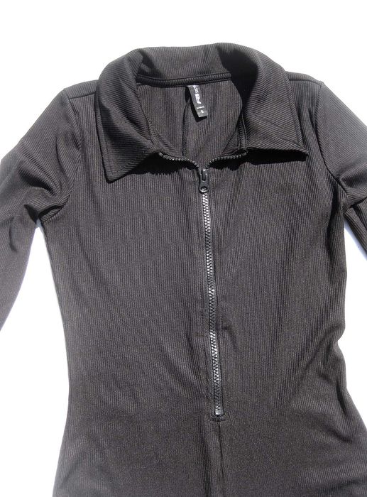 Чёрный длинный облегающий комбинезон в рубчик на молнии FB Sister S