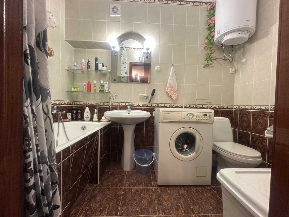 В продаже двухкомнатная квартира в центре города