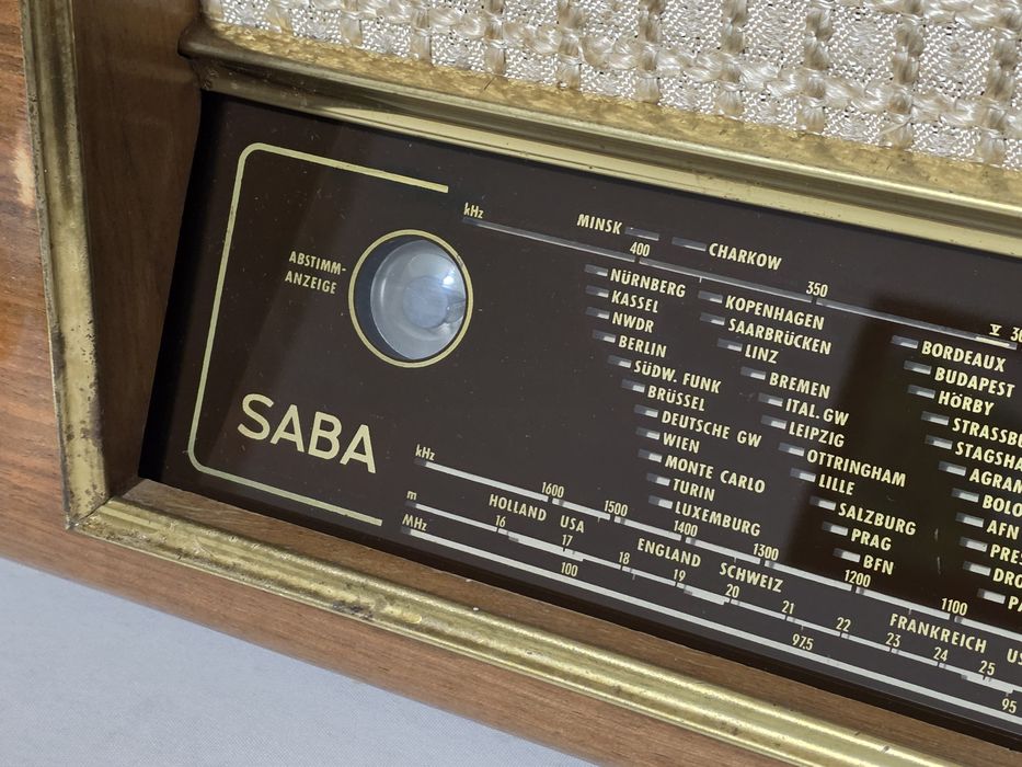 Rádio antigo reparado SABA