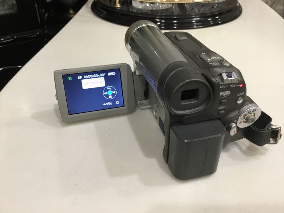 Видеокамера Canon FC100