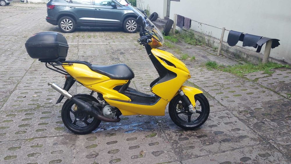 Yamaha Aerox 50cm, Leovince 99r