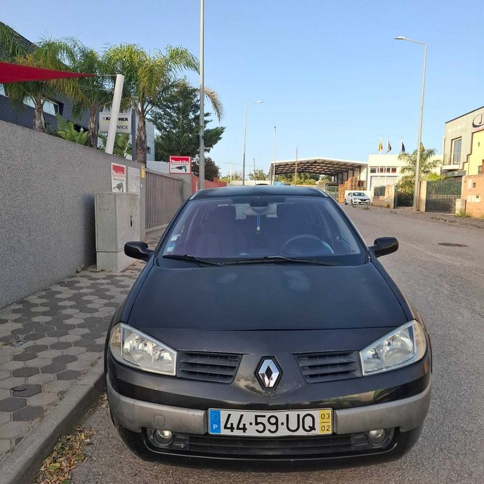 Renault Megane de 2003 em bom estado com poucos KMS