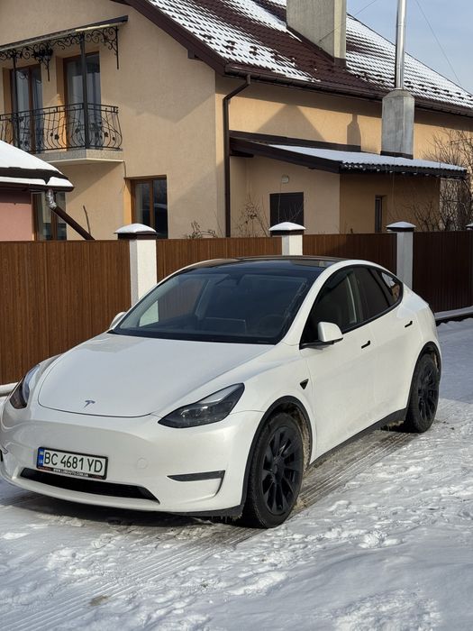 Tesla  Model Y 2024