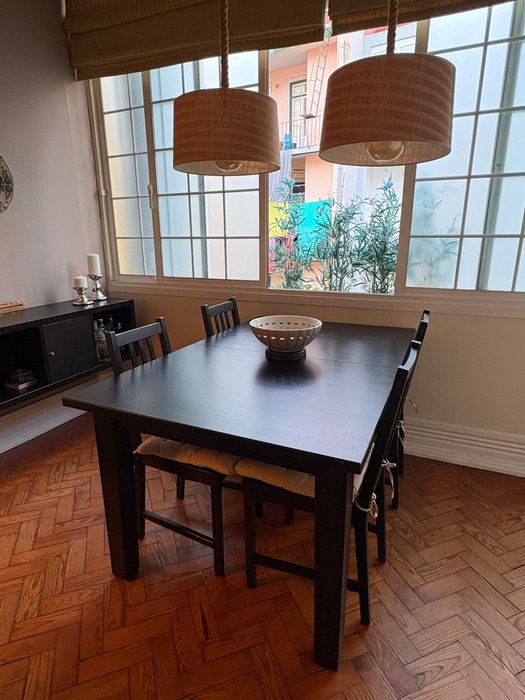 Mesa de jantar com cadeiras